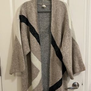 Akemi +Kim Oversized sweater